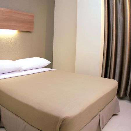 The Center Suites Себу Экстерьер фото