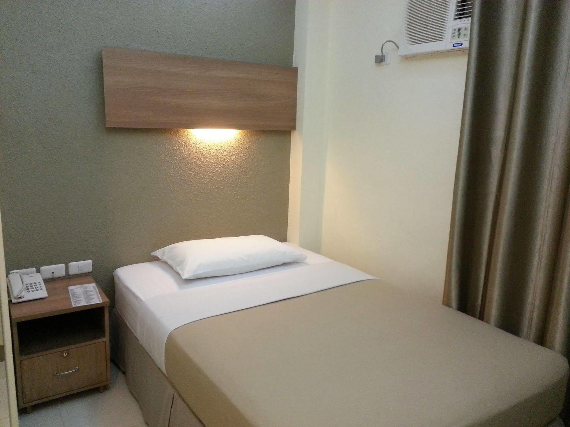 The Center Suites Себу Экстерьер фото