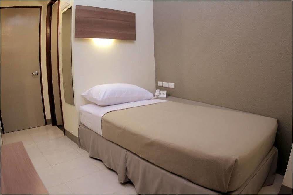 The Center Suites Себу Экстерьер фото