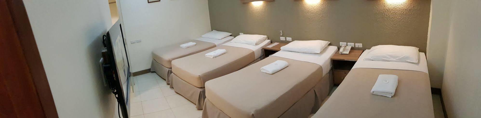The Center Suites Себу Экстерьер фото