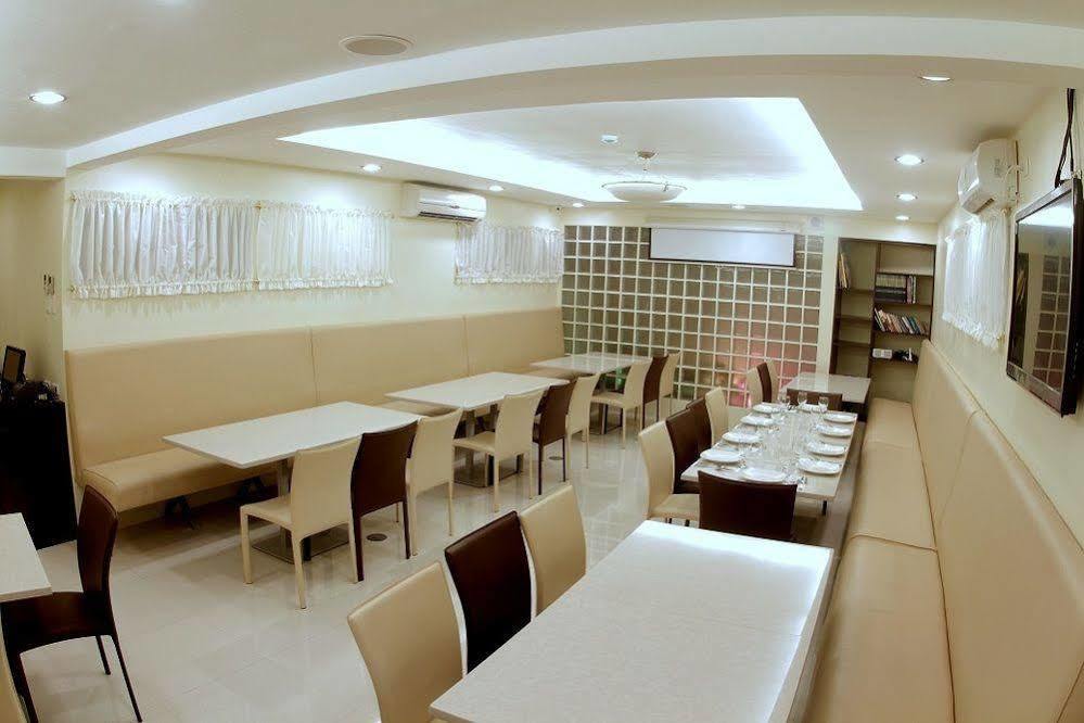 The Center Suites Себу Экстерьер фото