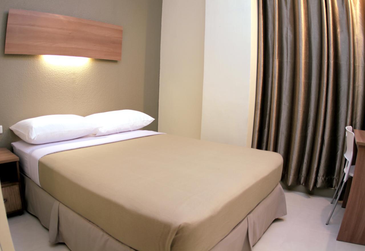 The Center Suites Себу Экстерьер фото